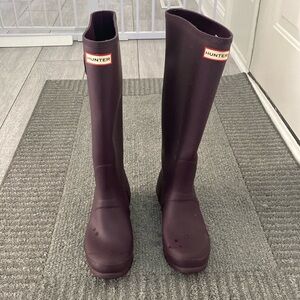 Purple Hunter Boots size 8 in immaculate shape!
